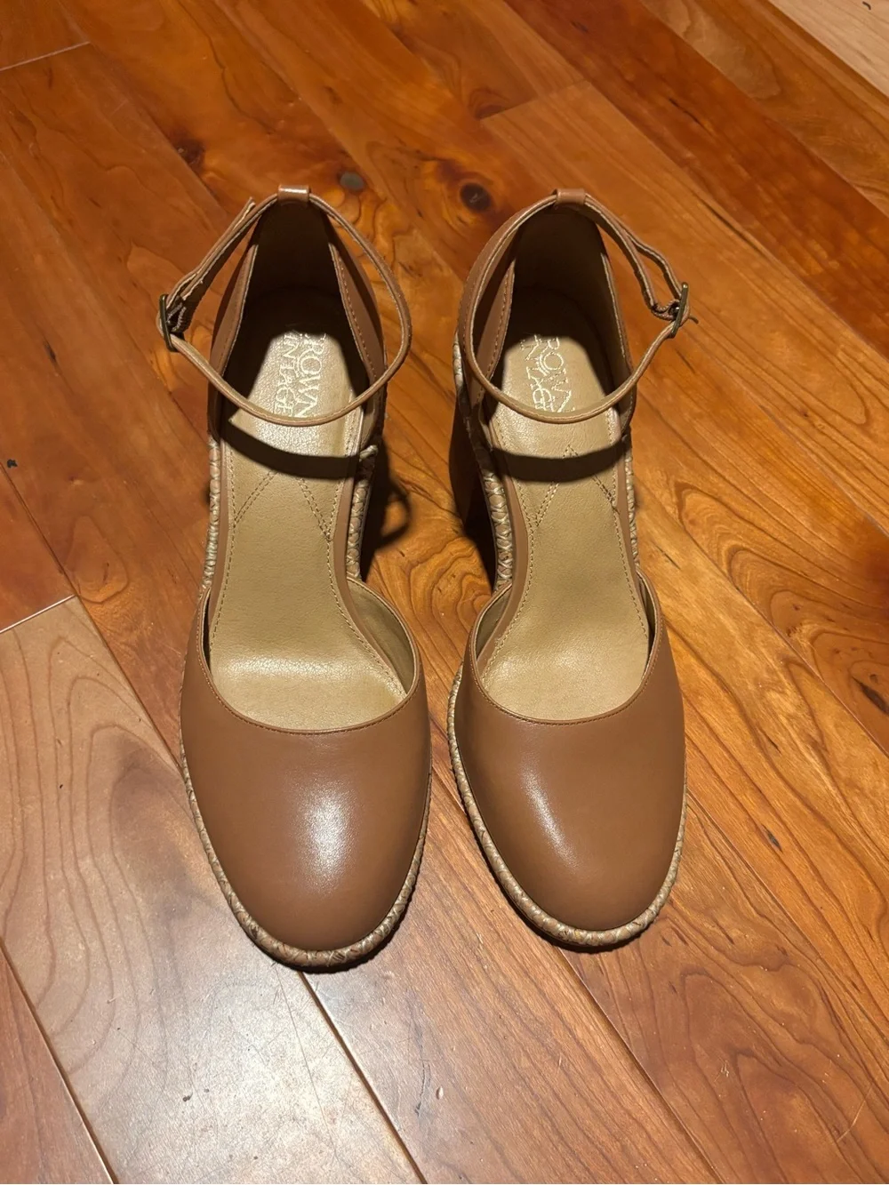 Crown Vintage: Leather Round Toe Camel colored casual chunky heel